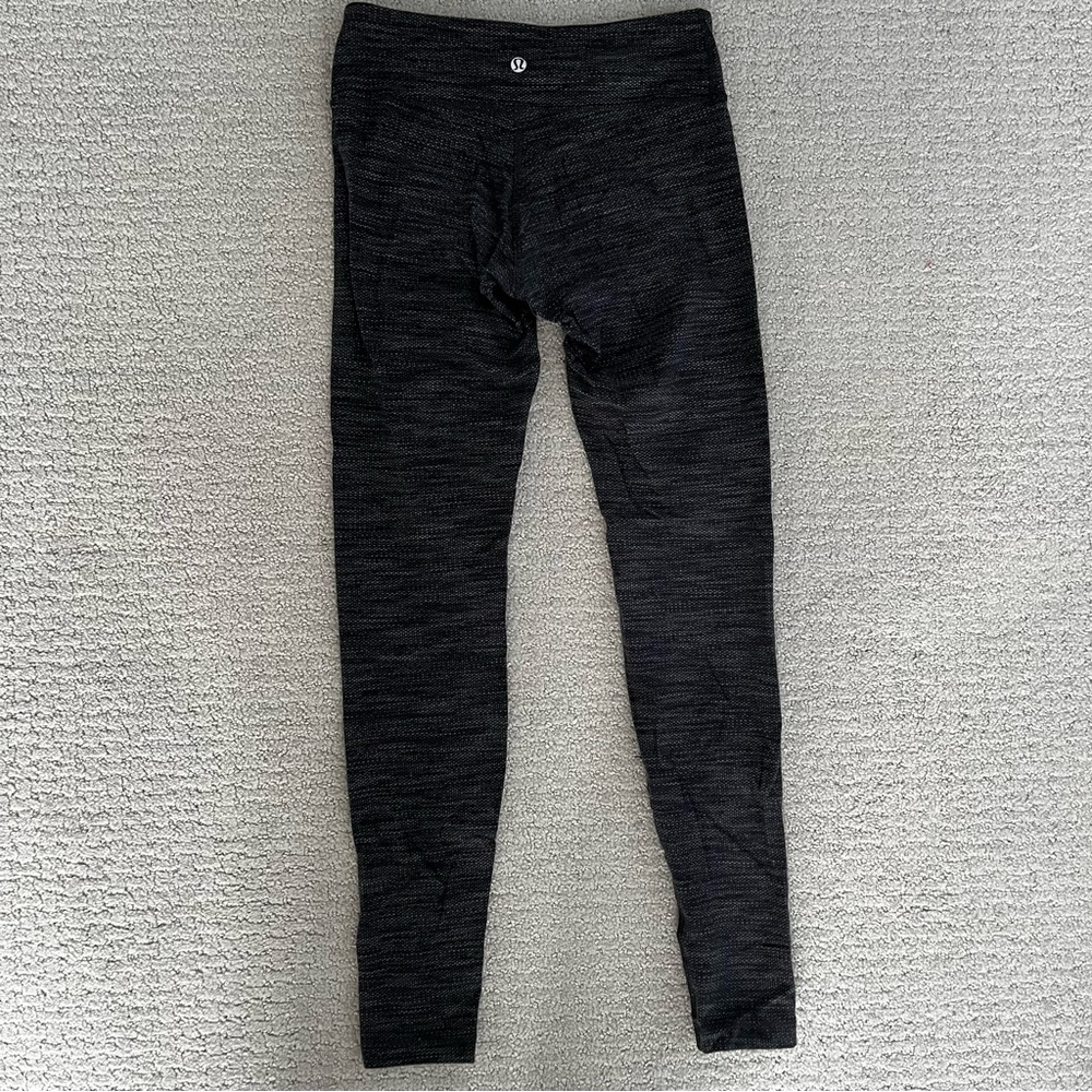 Lulu Lemon Heathered Black leggings - Picture 3 of 5